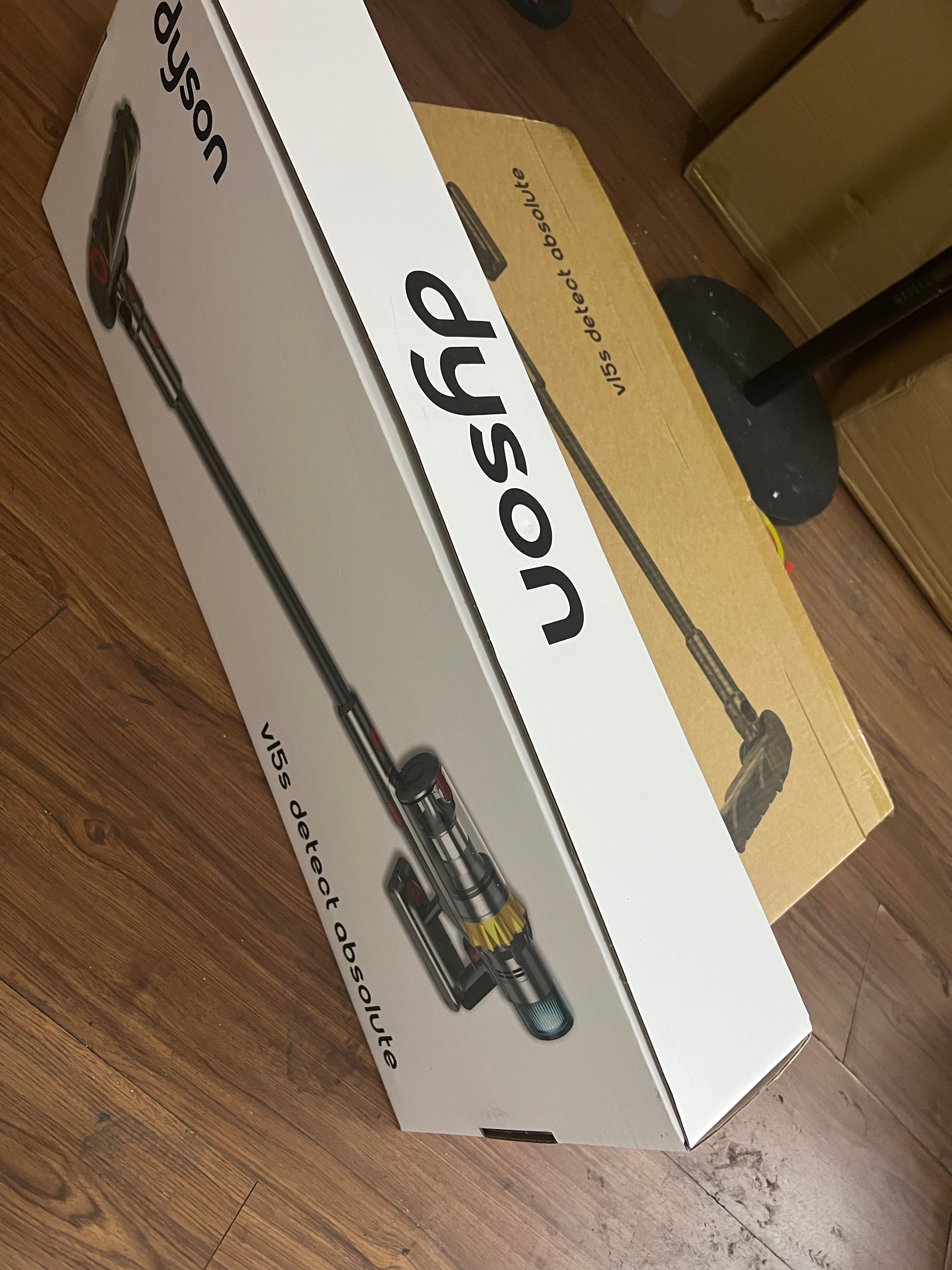 Dyson V15